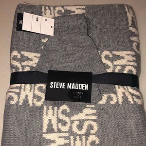 Steve Madden Scarf & Gloves